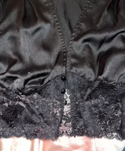 Silkkinen pitsipaita