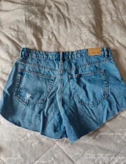 Siniset farkkushortsit