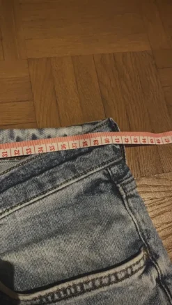 Siniset flared farkut