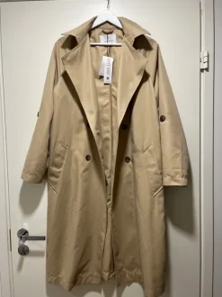 Stradivariuksen trenssi takki