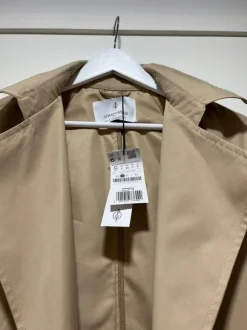 Stradivariuksen trenssi takki