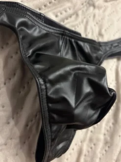 Stringi męskie Ala skórzane