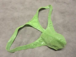 String-malliset miesten uimahousut