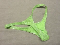 String-malliset miesten uimahousut