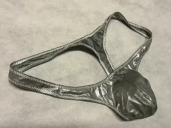 String-malliset miesten uimahousut