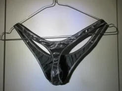 String-malliset miesten uimahousut