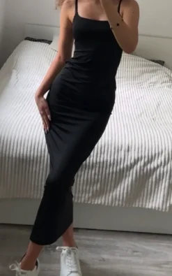 sukienka długa czarna pull&bear midi na ramiączkach