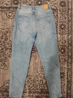 Suorat korkeavyötäröiset farkut