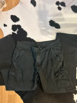 Suorat mustat tasku housut