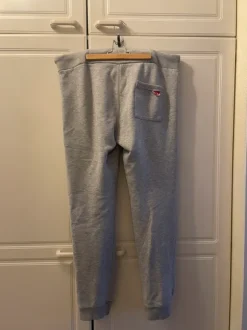 Superdryn miesten collegehousut