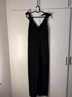 Svart jumpsuit
