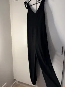 Svart jumpsuit