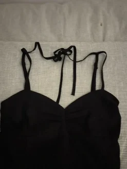 Svart mini-klänning