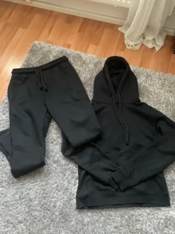 Syna Word Tracksuit