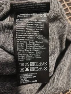 Tekninen äitiyspaita