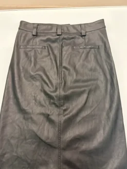 Tekonahkainen maxihame halkiolla