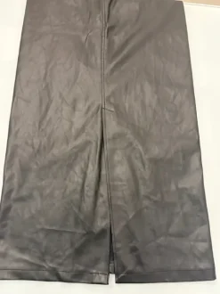 Tekonahkainen maxihame halkiolla