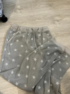 Tähtikuvioiset yöhousut