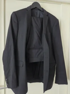 Tiger of Sweden miesten puku