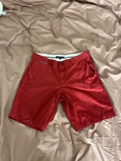 Tommy hilfiger punaiset shortsit