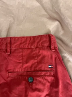 Tommy hilfiger punaiset shortsit