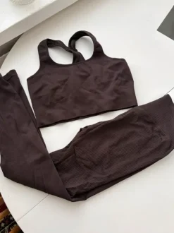 Treenisetti, toppi & trikoot