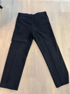 Tumman harmaat pukuhousut