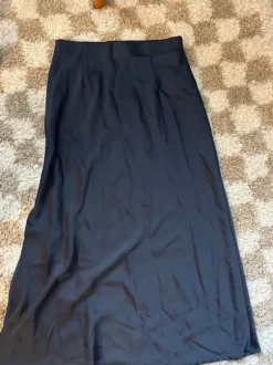 Tumman sininen midi hame