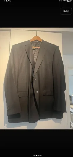 Tummanharmaa puku 56