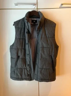 Tummanharmaa toppaliivi