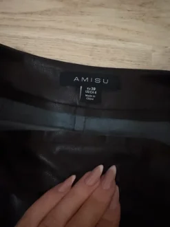 Tummanruskea tekonahka skort