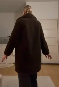 Tummanruskea tekoturkki