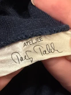 Tummansininen anorakki