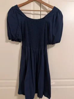 Tummansininen trikoomekko, koko M