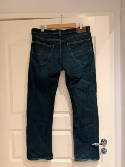 tummansiniset farkut