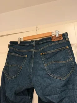 tummansiniset farkut