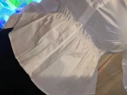 Täysin käyttämätön pitsikuvioitu Kauluspaita