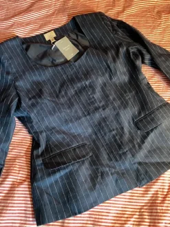 Tyylikäs H&M laivastonsininen pellavajakku koko 44, uusi