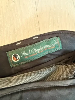 Ulkoilushortsit, Peak Performance