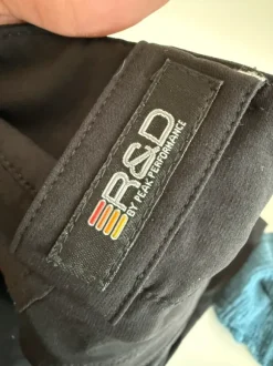 Ulkoilushortsit, Peak Performance