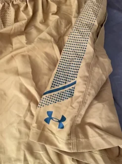 Under Armour - urheilushortsit