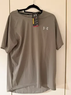 Under Armour t-shirt