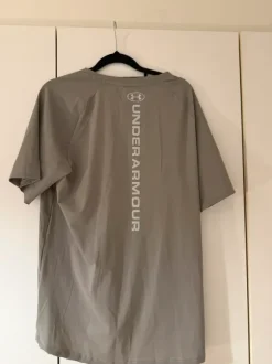 Under Armour t-shirt