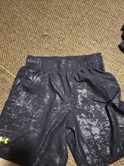 Under Armour urheilushortsit