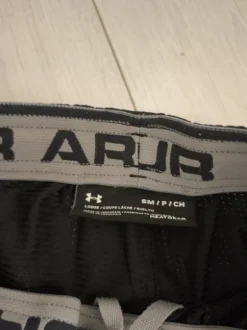 Under Armour urheilushortsit