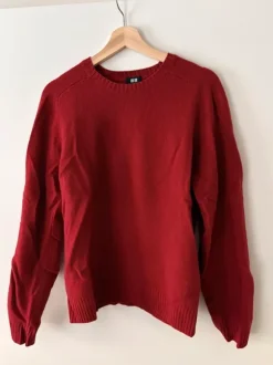 Uniqlo lambswool sweater