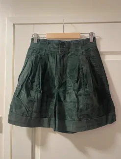 Upeat mokkanahkaiset shortsit