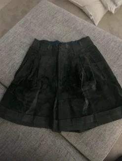 Upeat mokkanahkaiset shortsit