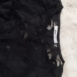 Uudenveroinen Gina Tricot musta pitsimekko / minimekko S 🖤