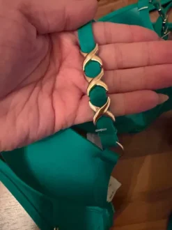 Uudet bikinin yläosat